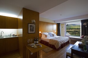 高級雙人或雙床房 | 房內夾萬、書桌、遮光窗簾/窗簾、隔音