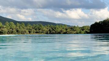 Piscina externa sazonal