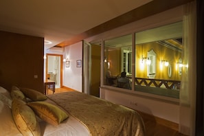 Superior Double or Twin Room | 1 bedroom, in-room safe, desk, blackout drapes