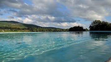 Piscine extérieure (ouverte en saison)