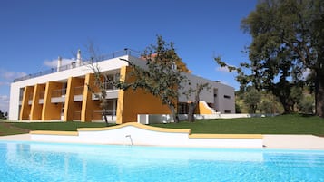 Piscina externa sazonal