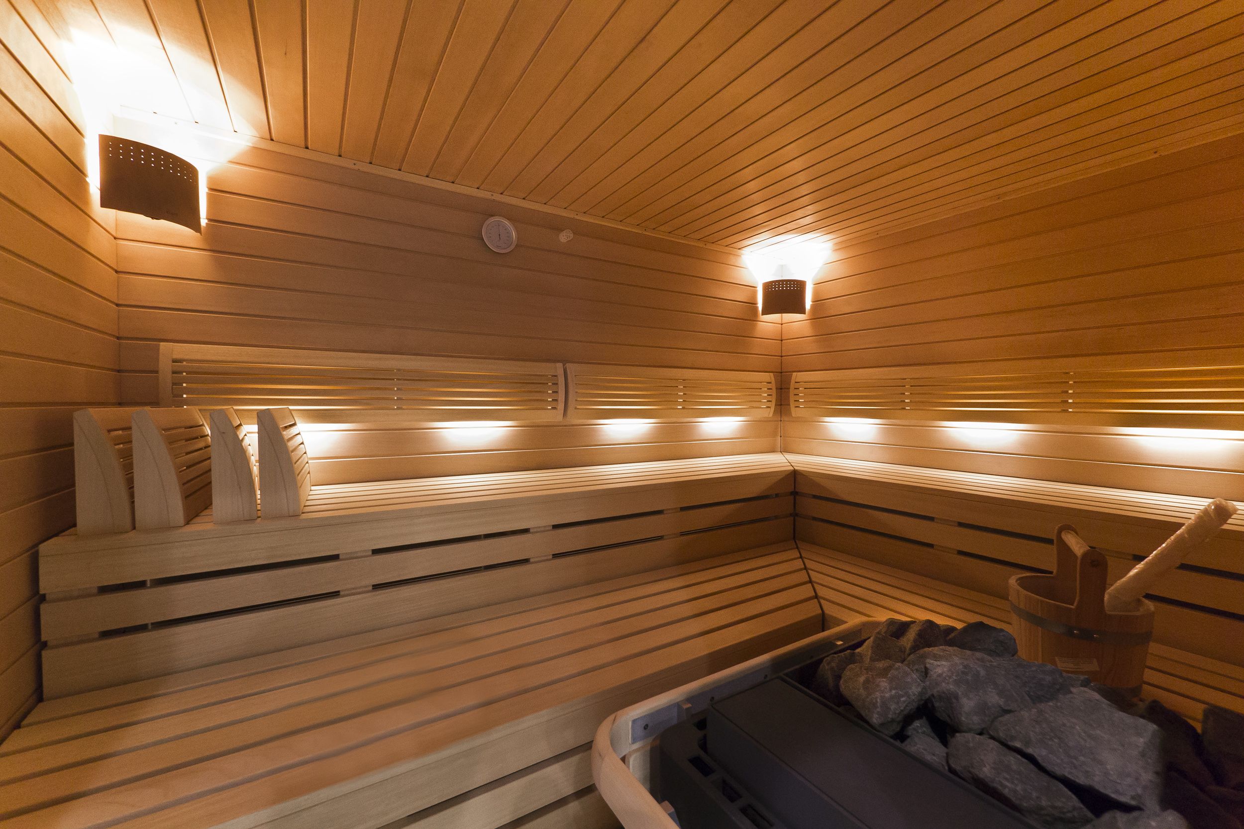 sauna, hot tub, body treatments, hydrotherapy, aromatherapy, body wraps