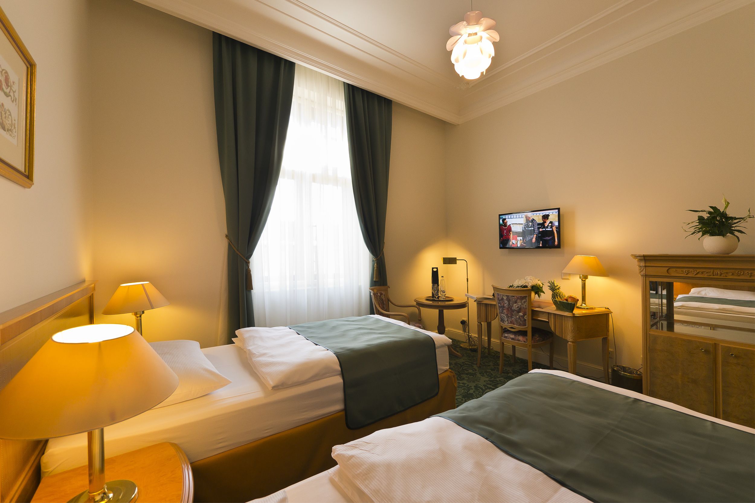 classic double room | minibar, in-room safe, desk, iron/ironing board