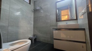 Deluxe Room, 1 Double Bed, Park View | Bathroom