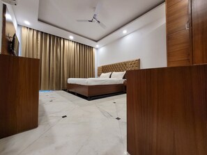 Superior Room | 1 bedroom, premium bedding, desk, free WiFi - JMD Residency (New Delhi)