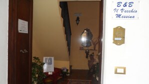Check-in/check-out kiosk - B&B Il Vecchio Messina (Trapani)