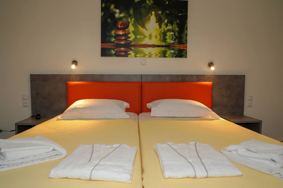 superior twin room | 1 bedroom, in-room safe, laptop workspace, iron/ironing board