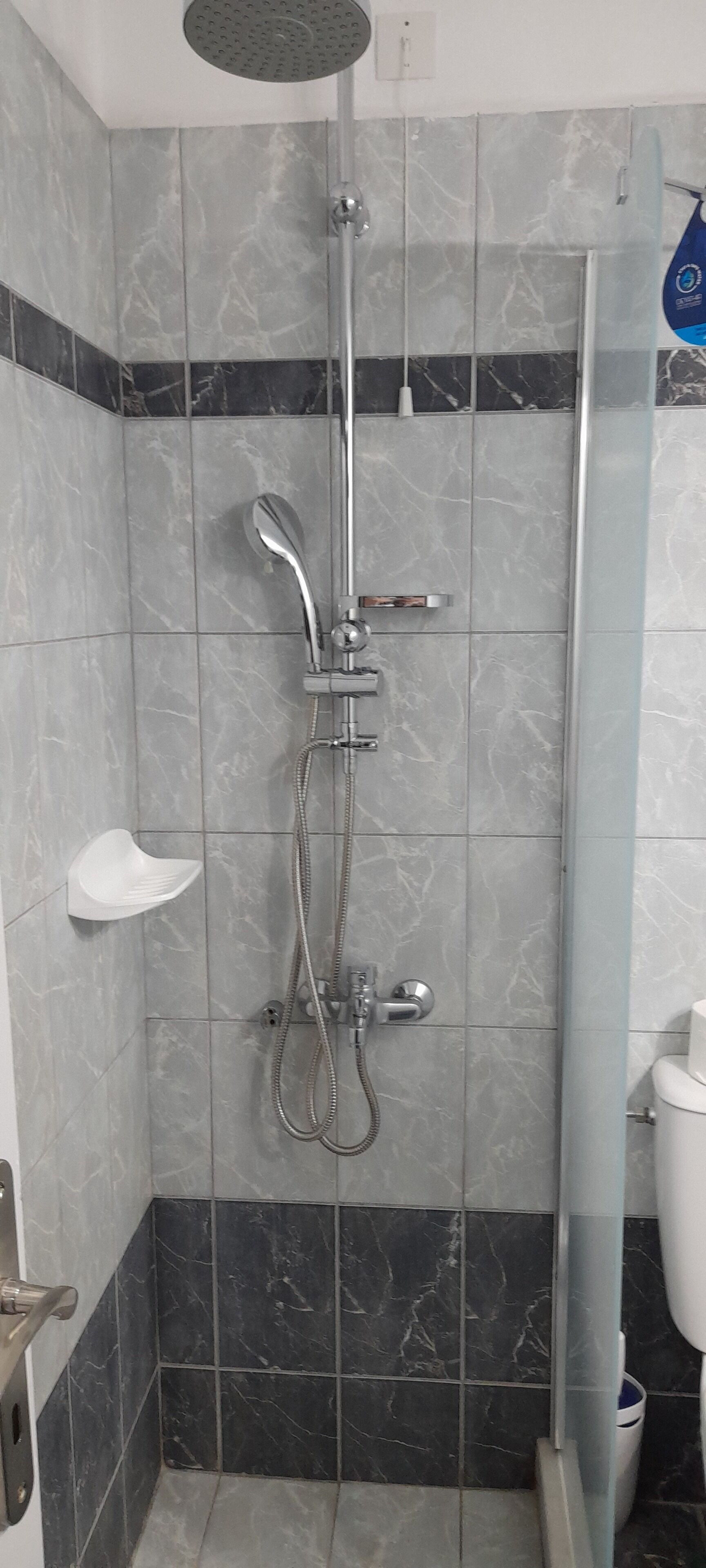 shower, free toiletries, hair dryer, slippers