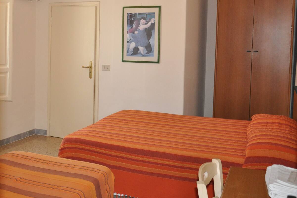 Triple Room | In-room safe, desk, free WiFi