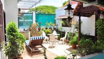 Chambre Quadruple Luxe | Terrasse/Patio