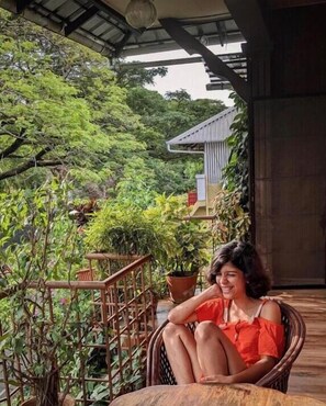 AC Luxury Cottage | Balcony