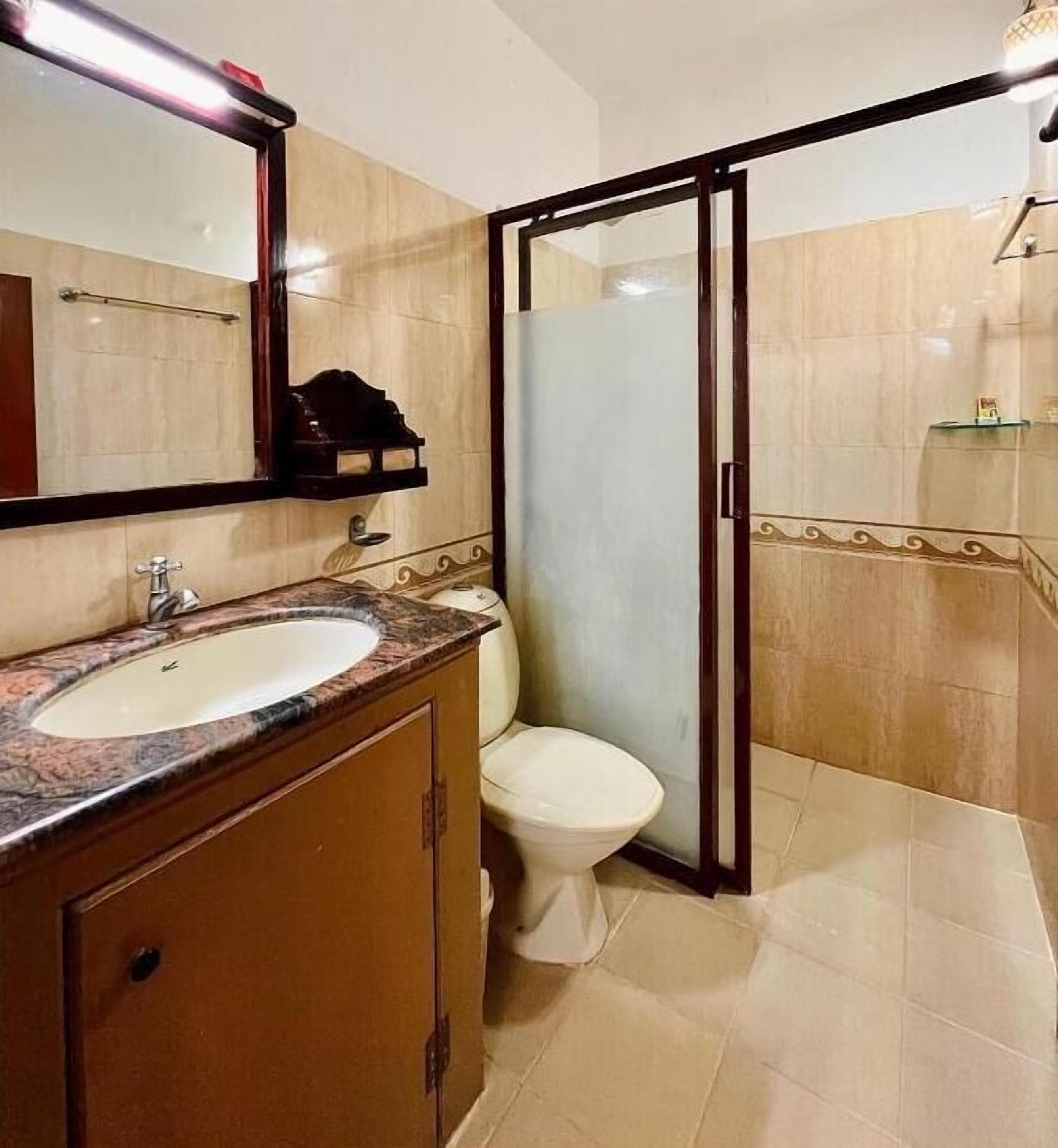 ac deluxe double room | bathroom | shower, free toiletries, hair dryer, bidet