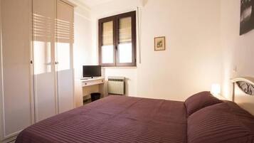 Standard Triple Room, 1 Bedroom, Garden View (Camera 2) | Premium bedding, desk, laptop workspace, free WiFi