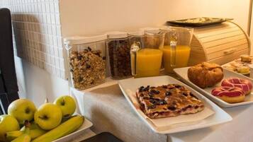 Daily full breakfast (EUR 5.00 per person)