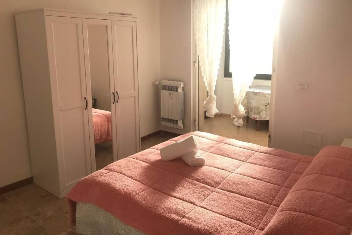 Doppelzimmer (Camera 1) | Hochwertige Bettwaren, Schreibtisch, laptopgeeigneter Arbeitsplatz