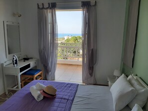 Free cots/infant beds, free WiFi, bed sheets - Remi Studios & Apartments (Hersonissos)