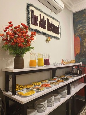Daily buffet breakfast for a fee - Jade Hotel (Hue)