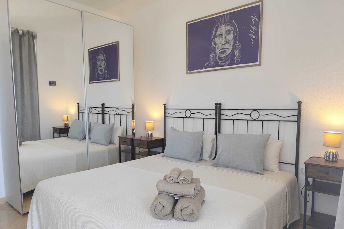 1 habitación, decoración personalizada y muebles diferentes