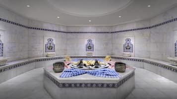 Salas de tratamiento para parejas, un sauna, baño turco