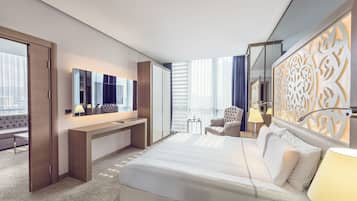 Hochwertige Bettwaren, Minibar, Zimmersafe, Schreibtisch