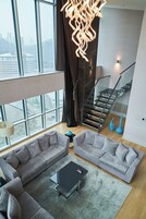 Ropa de cama de alta calidad y minibar 