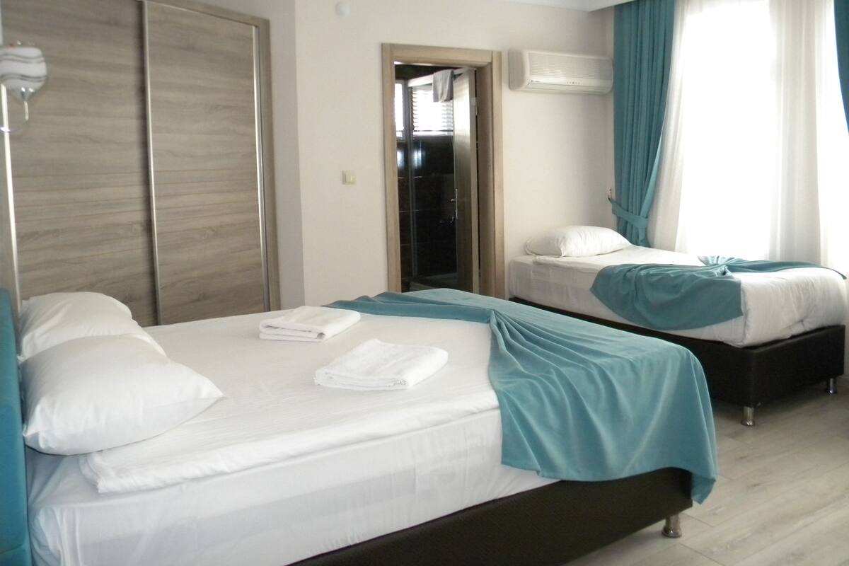 Triple Room | Minibar, in-room safe, WiFi (free)