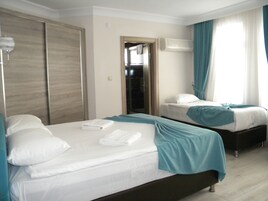 Triple Room | Minibar, in-room safe, free WiFi