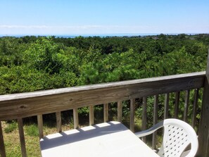 Habitación Deluxe, 1 cama King size y sofá cama, cocineta, vista a la bahía | Balcón