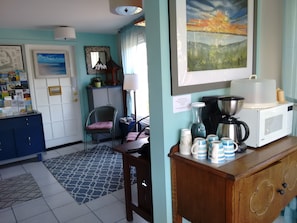 Lobby lounge - Cape View Motel (North Truro)