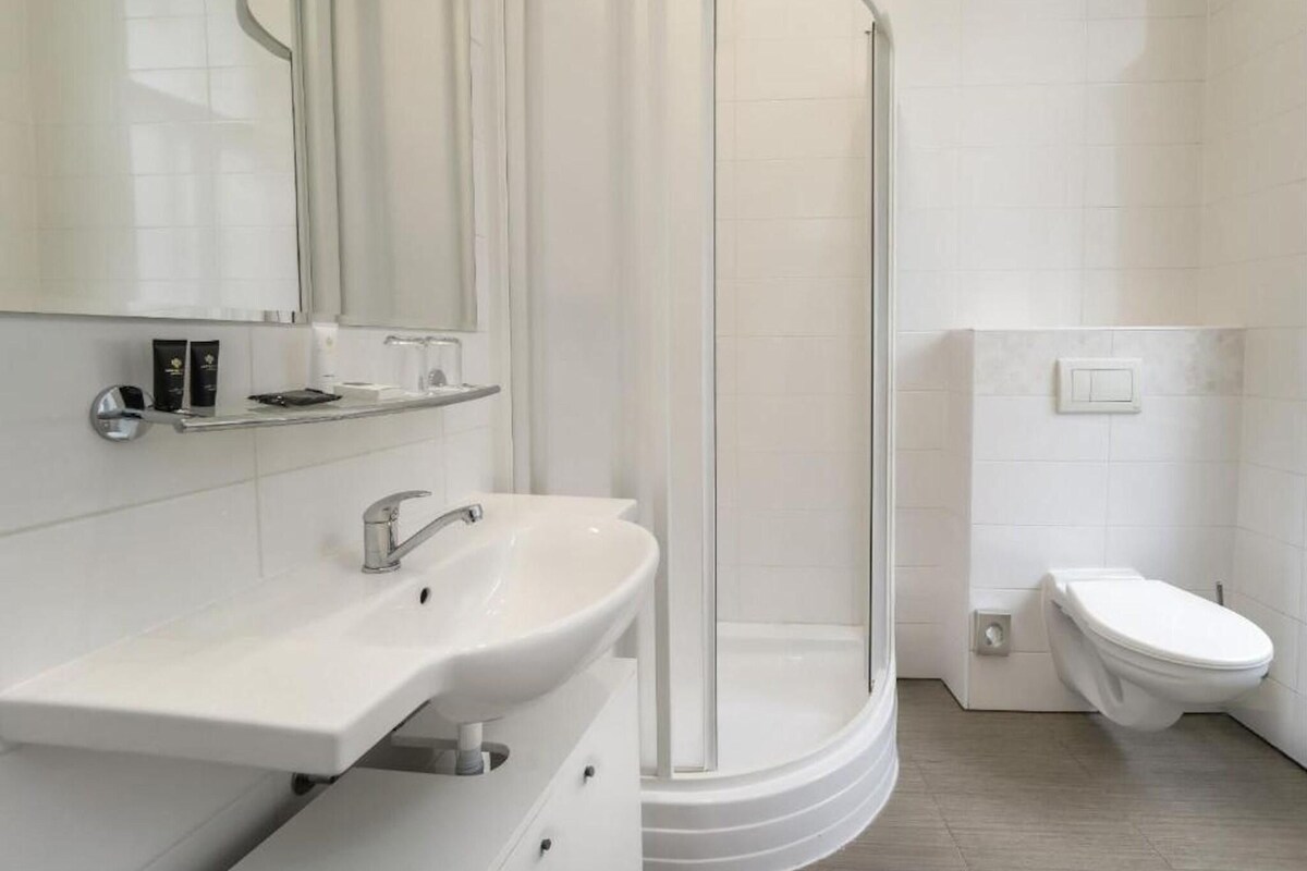 Bañera de hidromasaje, secador de pelo