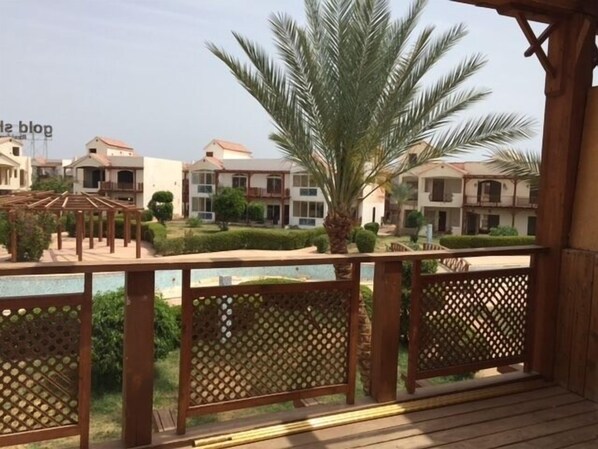 Departamento estándar, 1 cama King size, para fumadores, vista al resort | Vista desde la habitación