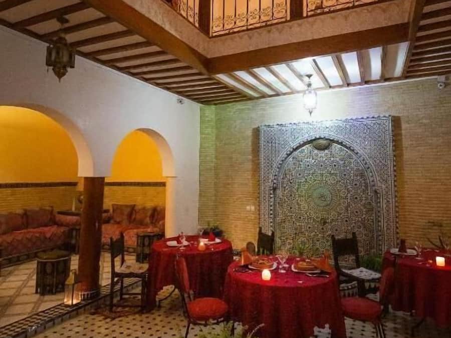 Café da manhã, almoço e jantar; culinária internacional