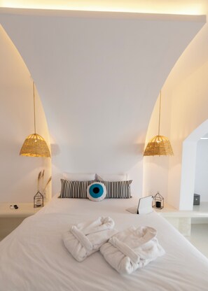 Cribs/infant beds, rollaway beds, WiFi, bed sheets - Fantasy (Rhodes)