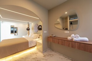 Cribs/infant beds, rollaway beds, WiFi, bed sheets - Fantasy (Rhodes)