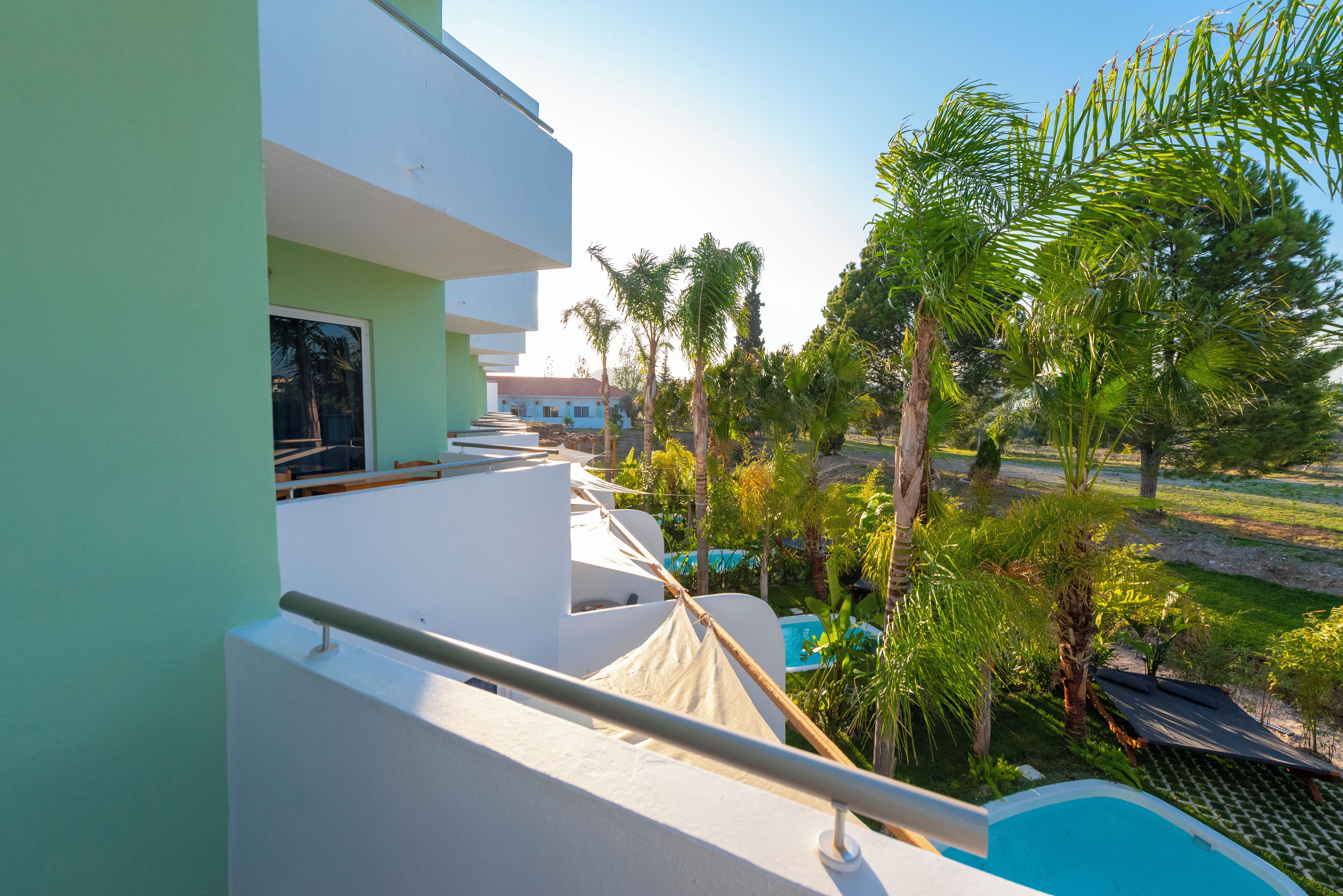 ベビーベッド、可動式ベッド、WiFi、ベッドシーツ