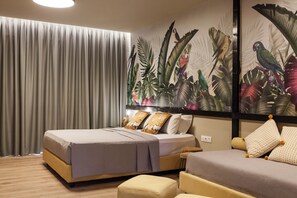 Cribs/infant beds, rollaway beds, WiFi, bed sheets - Fantasy (Rhodes)