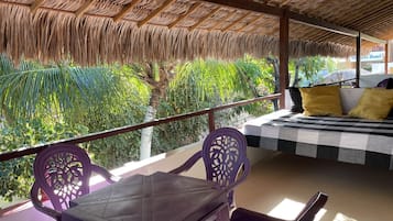 Family Apartment, 2 Bedrooms, Garden View | Lanai