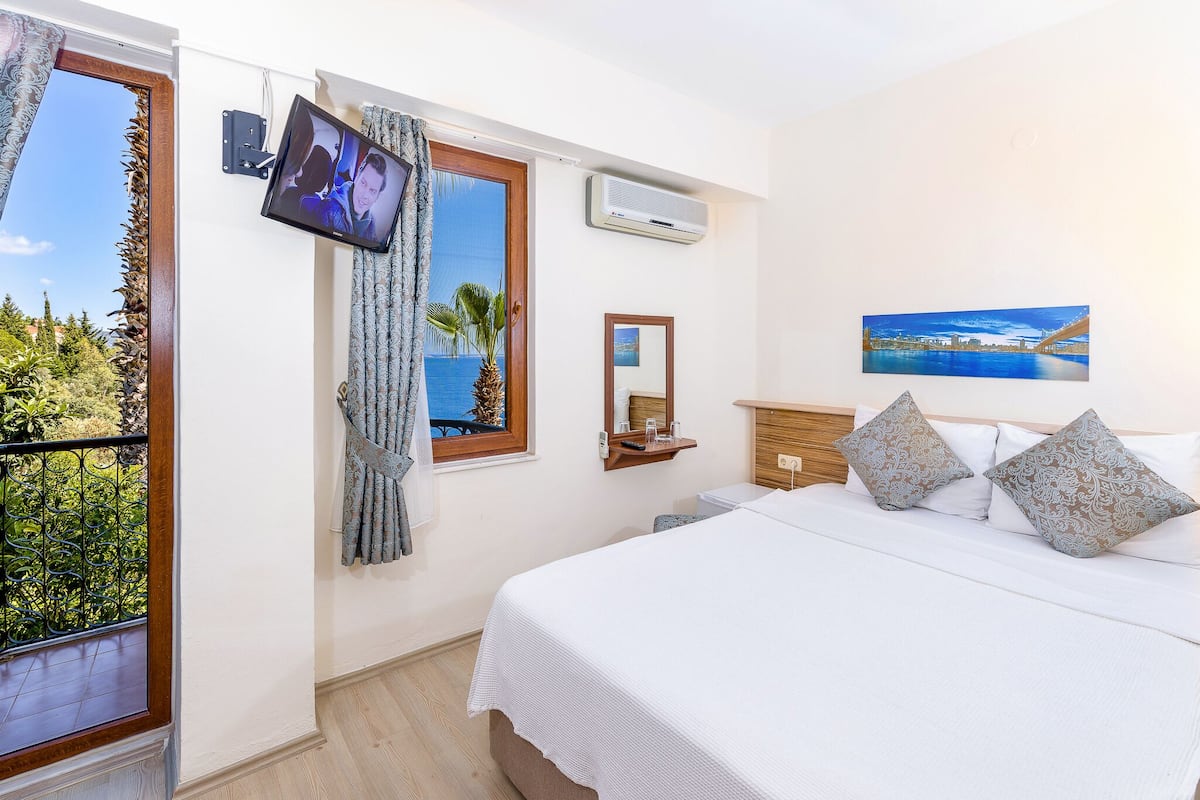 Minibar, wifi gratis y ropa de cama