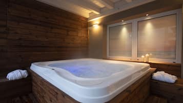 Bañera de hidromasaje interior