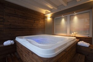 Bañera de hidromasaje interior