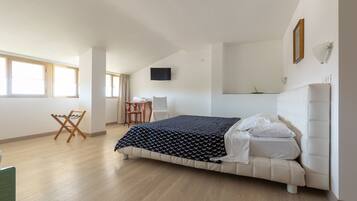 Familienzimmer | Hochwertige Bettwaren, Zimmersafe, Schreibtisch, VerdunkelungsvorhÀnge