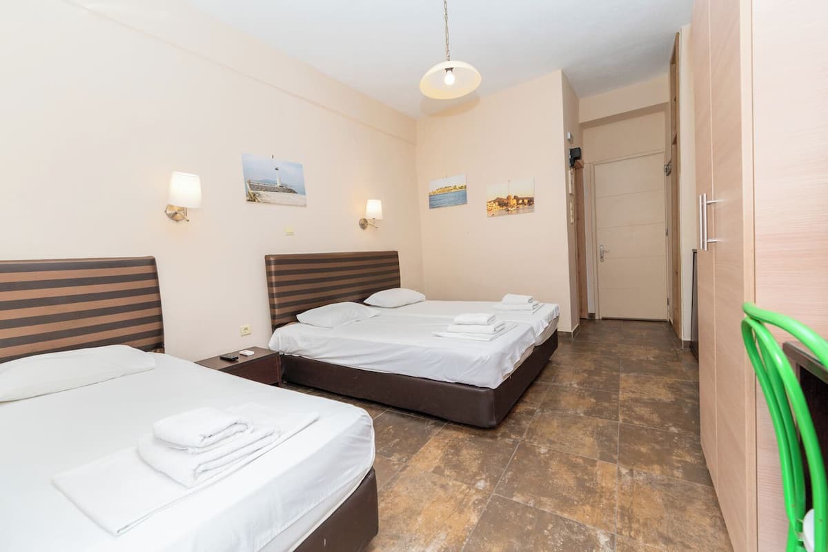 客房内保险箱、办公桌、隔音、熨斗/熨板