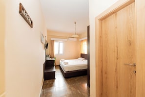 Caja de seguridad en la habitación y escritorio 