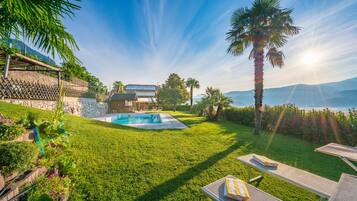 Outdoor pool, pool loungers