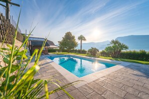 Outdoor pool, pool loungers - Garni Hotel Ritterhof (Termeno Sulla Strada del Vino)
