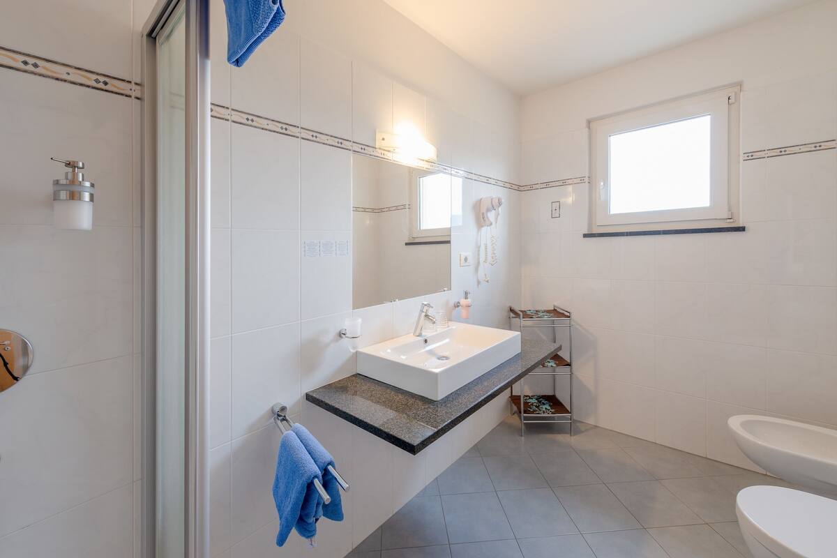 comfort double room, 1 bedroom, balcony | premium bedding, minibar, in-room safe, desk