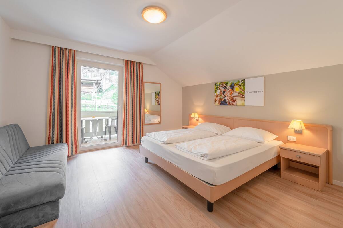 Comfort Double Room, 1 Bedroom, Balcony | Premium bedding, minibar, in-room safe, desk