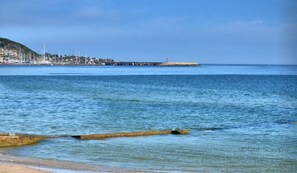 På stranden, parasoller, badehåndklæder