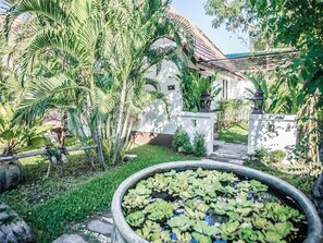 Daily buffet breakfast for a fee - E-Outfitting Boutique Chiang Mai (Chiang Mai)