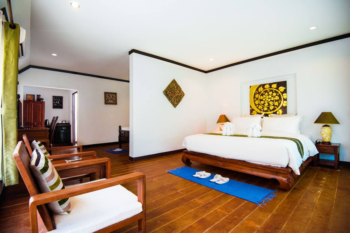 Deluxe Family Room | Premium bedding, minibar, desk, soundproofing
